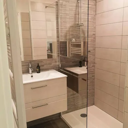 Proche Avec Terrasse Et Jardin Privatif Appartement Hyères