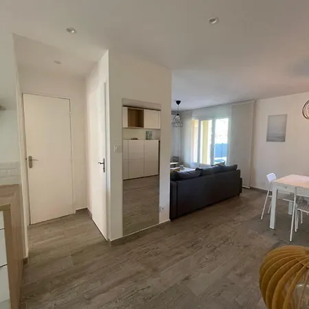 Апартаменты Proche Avec Terrasse Et Jardin Privatif Йер